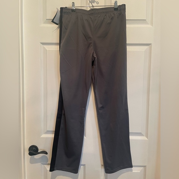 Boys Under Armour Casual Pants. - Picture 2 of 3